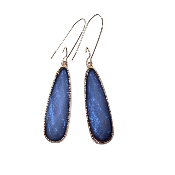 Jewelry - BNWT Grey Teardrop Earrings with Elegant Golden Clasp - Stylish and Versatile